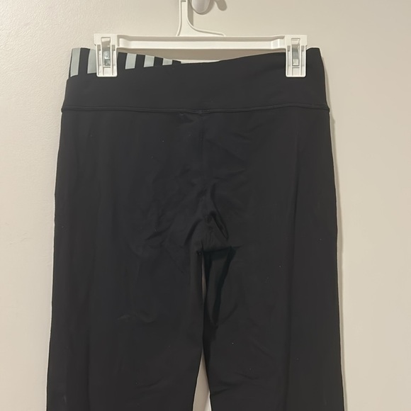 Lululemon Black Flare Leggings Size 8 - Picture 4 of 6